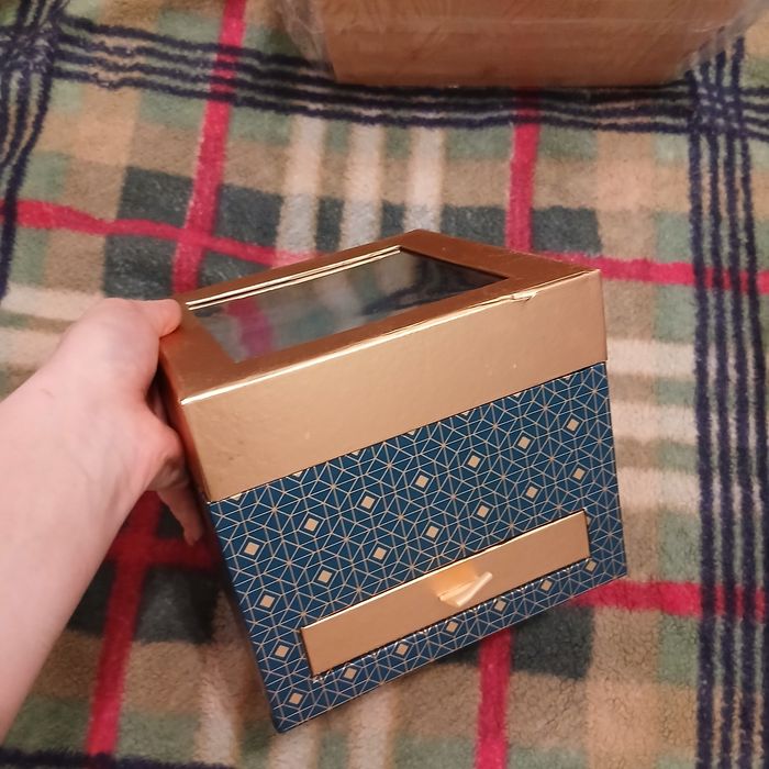 Продам коробку для зберігання