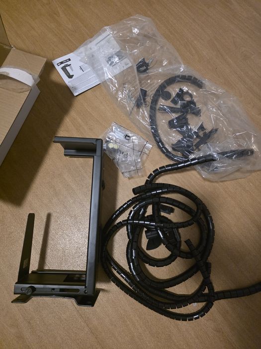 Zestaw do biurka : Uchwyt podblatowy na komputer PC + Organizer kabli