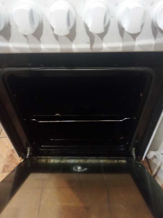 Продам (комбинированную) газовую + электро плиту Milano.