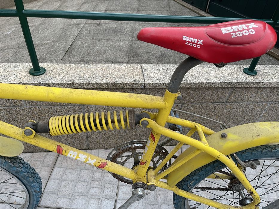 Bmx antiga colorida