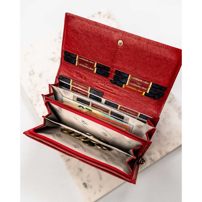 Portfel damski z lakierowanej skóry naturalnej zamykany na zatrzask