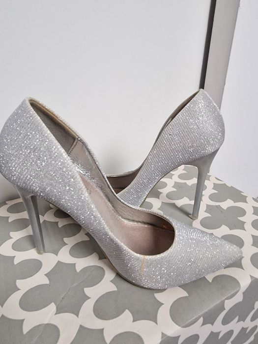 Szpilki srebrne połyskujące