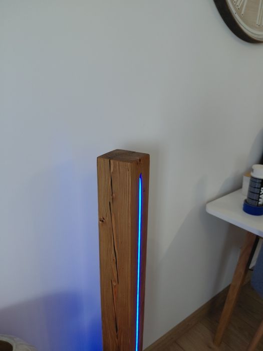 Lampa podłogowa led  drewnia na pilota