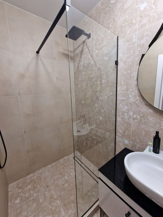 Скло в душову кімнату