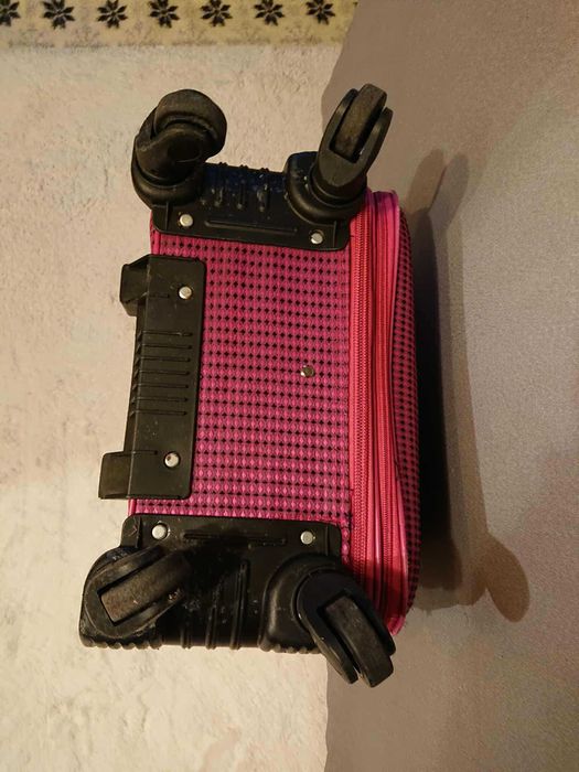 Walizka cztery  koła jezdne Diaofel