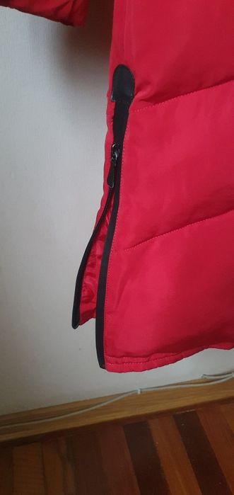 Пуховик женский. С капюшоном. Размер 44-46. В хорошем состоянии.