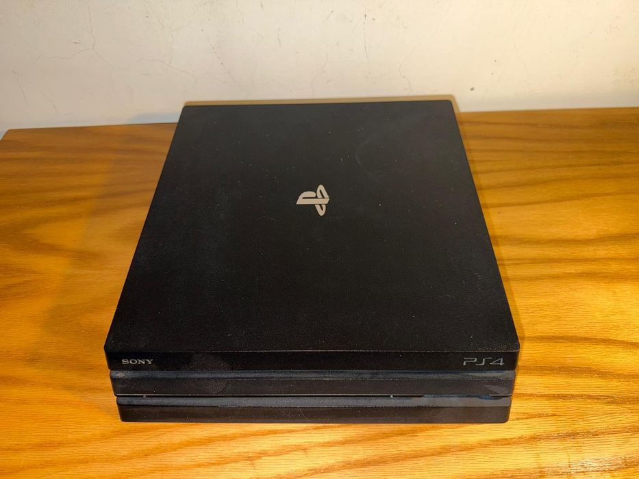 PS4 pro+ comando e cabos originais