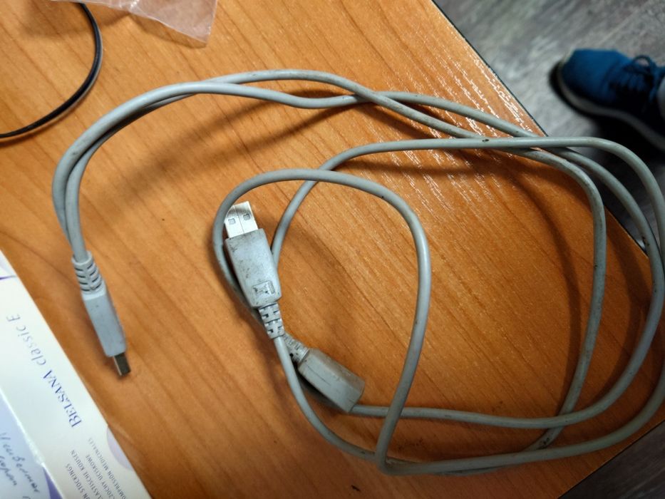 Кабелі різні HDMI, SCART-SCART, VGA, USB, антенный кабель с блочком