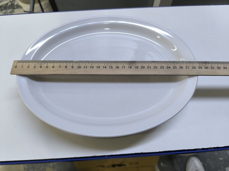 Порцелянові тарілки круглі 270 мм. і овальні