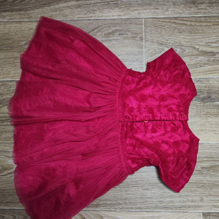 Нарядное платье для девочки 9-12 мес