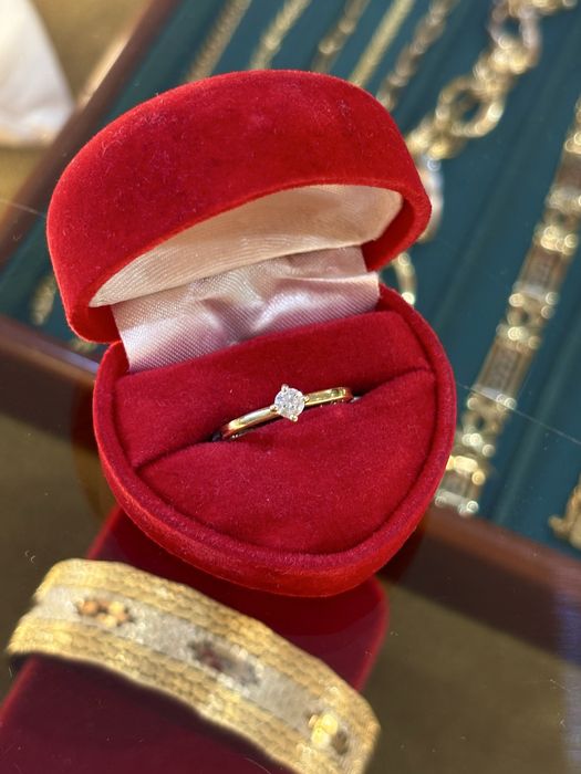 Złoty pierścionek z brylantem 0,20 ct zaręczynowy