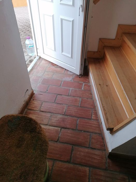 Arrenda se T2  totalmente mobilado,alguma coisa  mais contacte te me