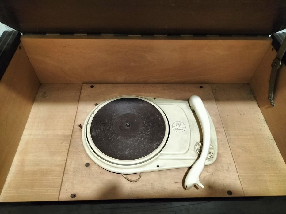 Radio Grunding com giradiscos