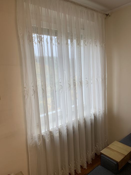Firanki gotowe i material na firanki z wzorem