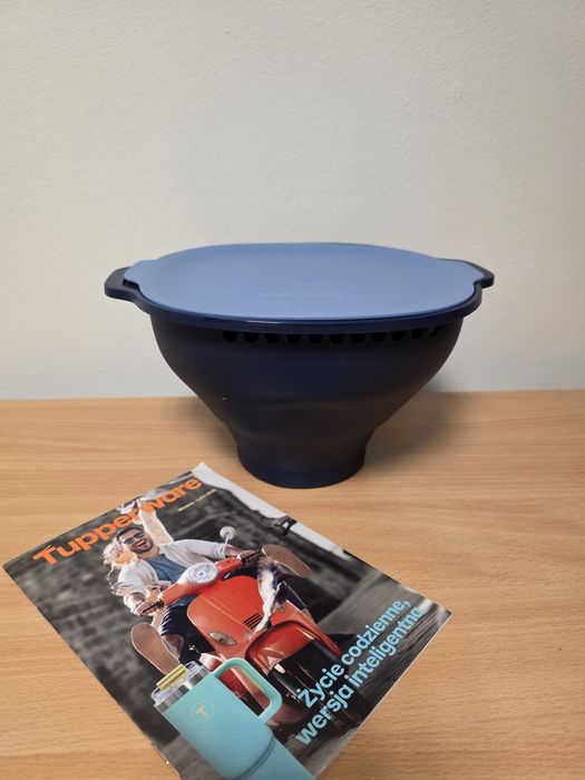 Micro  Pop Tupperware