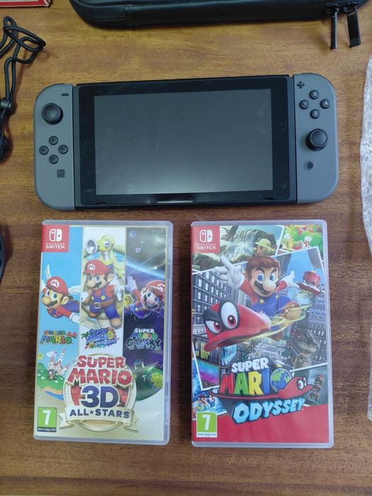 Nintendo Switch V1 Completa (Como Nova) + Super Mario 3D All-Stars + Super Mario Odyssey + Bolsa Oficial