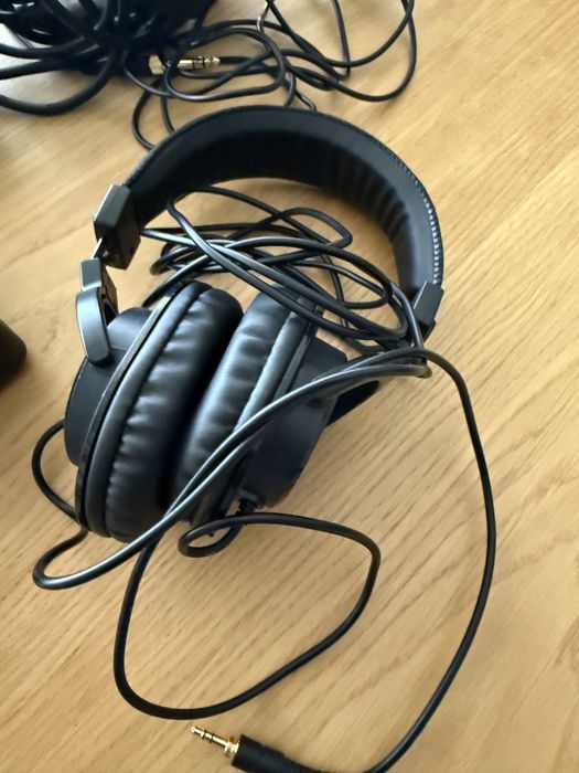 Microfone + fones (podcast)