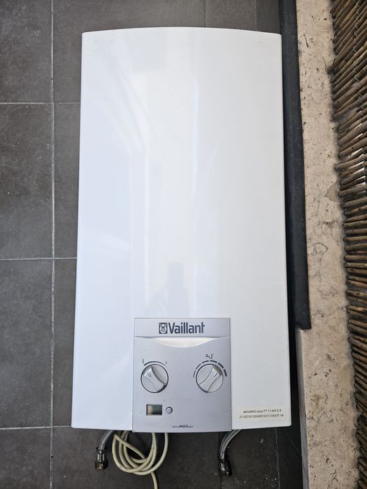 Esquentador Vaillant atmoMAG plus 11L (Gás Butano) + Oferta Meia Bilha