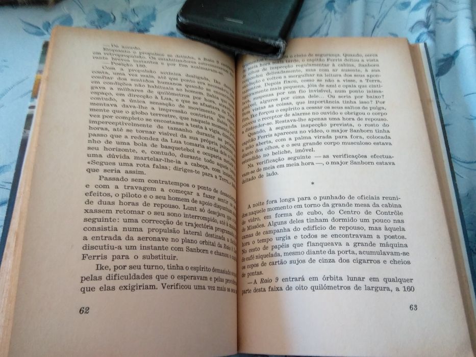 Perdidos à volta da lua