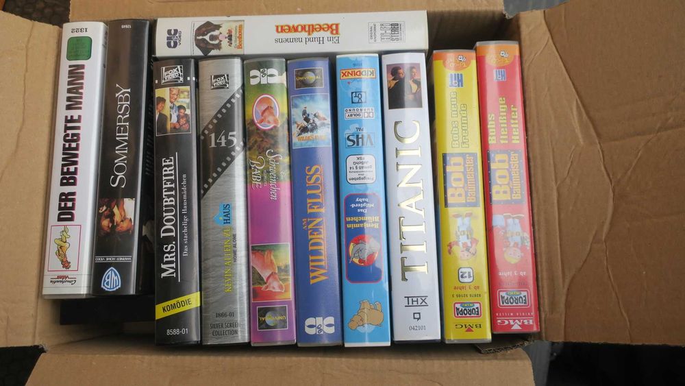 Kasety VHS filmy video 11 szt.