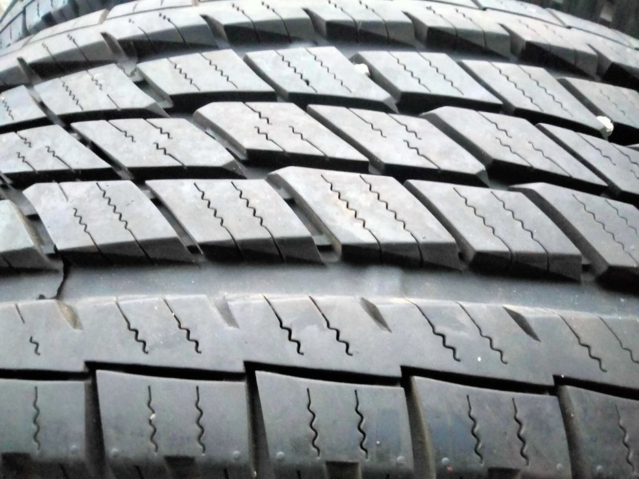 235 55 R20 Toyo.