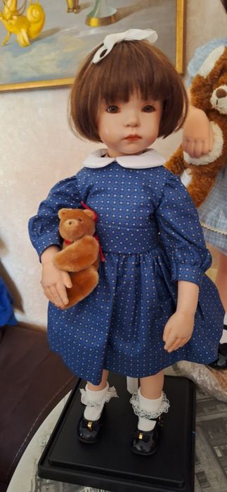 Коллекционная фарфоровая кукла