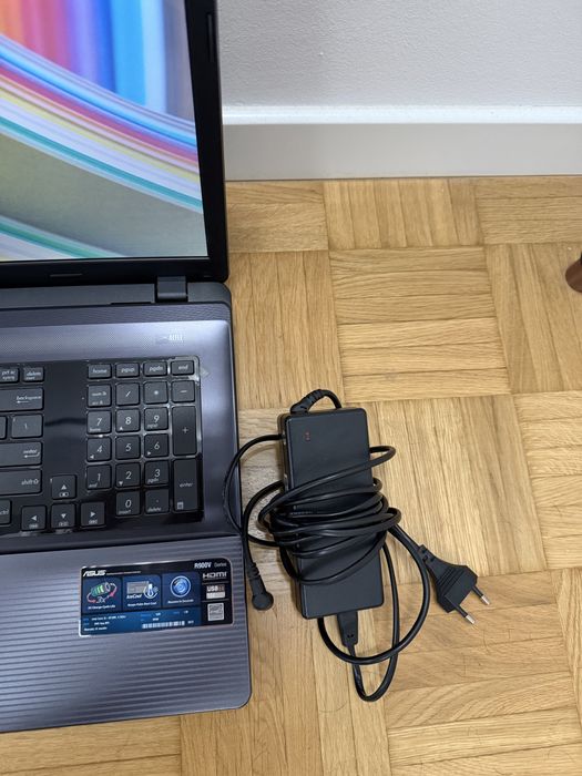 ASUS R900V Notebook PC 18,4" działa na baterii