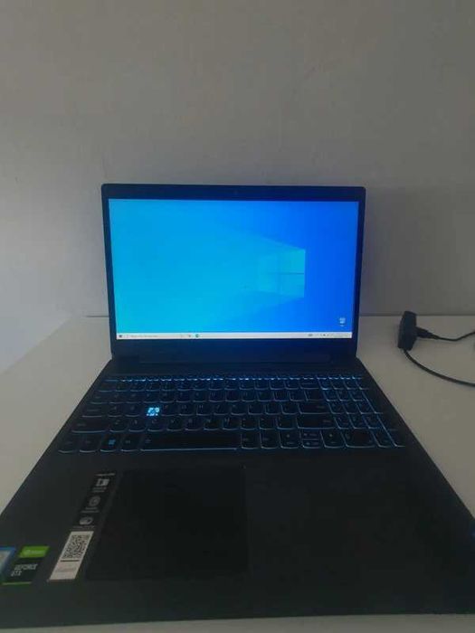Laptop gamingowy lenovo
