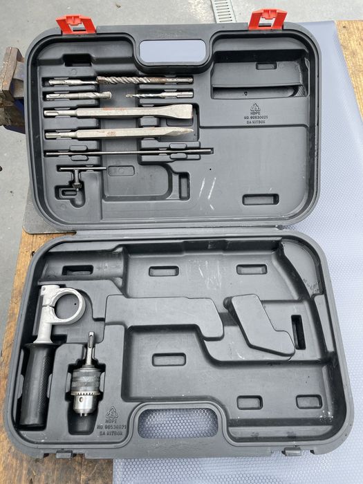 Caixa martelo perfurador Black Decker