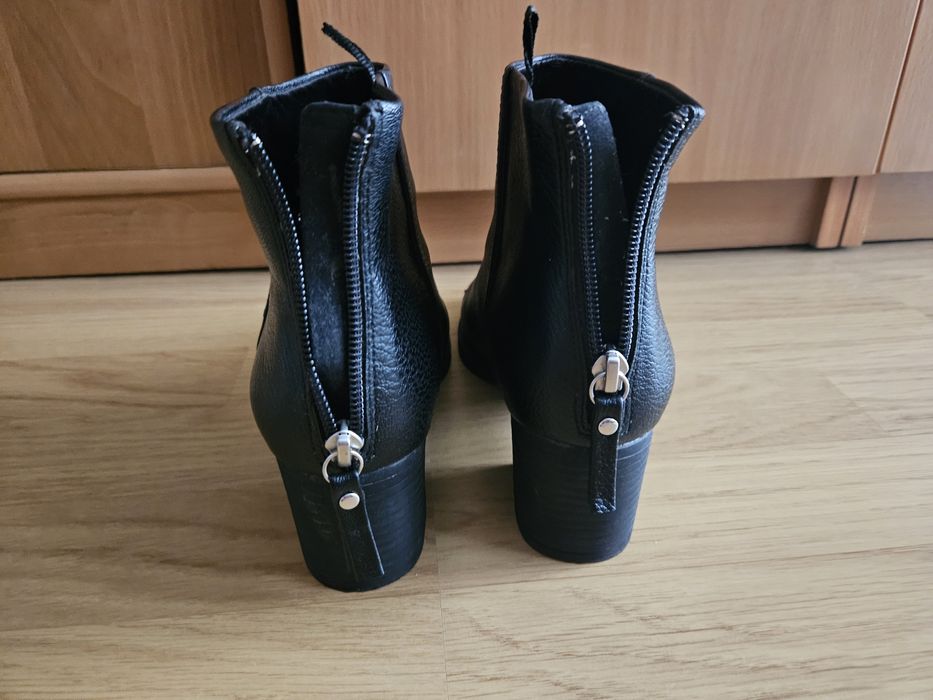 Czarne botki na obcasie 38