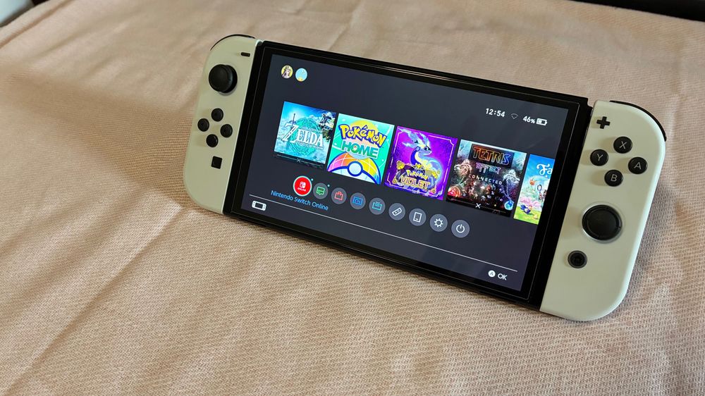Nintendo Switch OLED + GripCase Skull & Co.