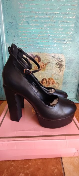 Wysokie  czarne buty na słupku 41 nowe