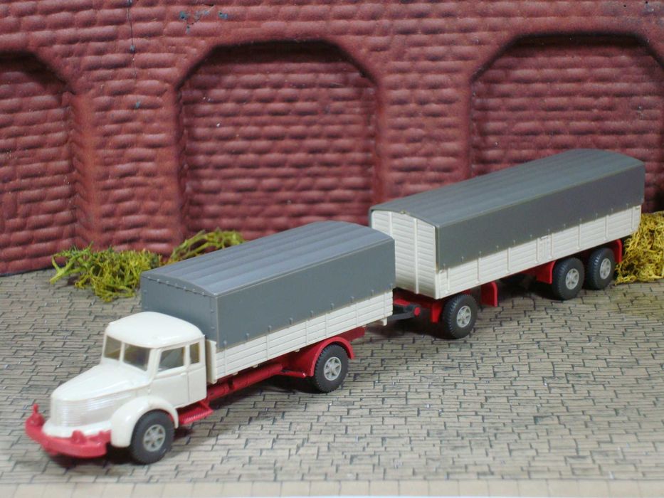 Wiking 480 - Krupp Titan / Camião Plataforma com Reboque / Usado