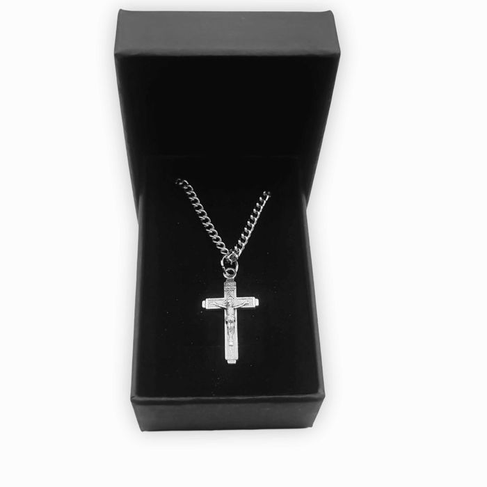 Naszyjnik srebrny kolor krzyżyk