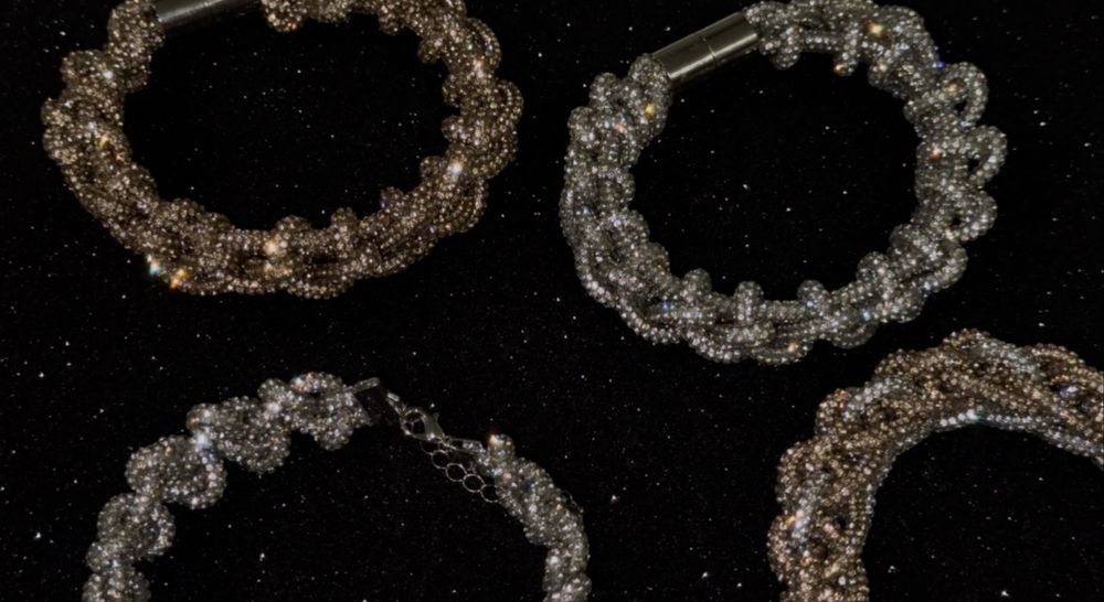 Браслети зі стразового шнура