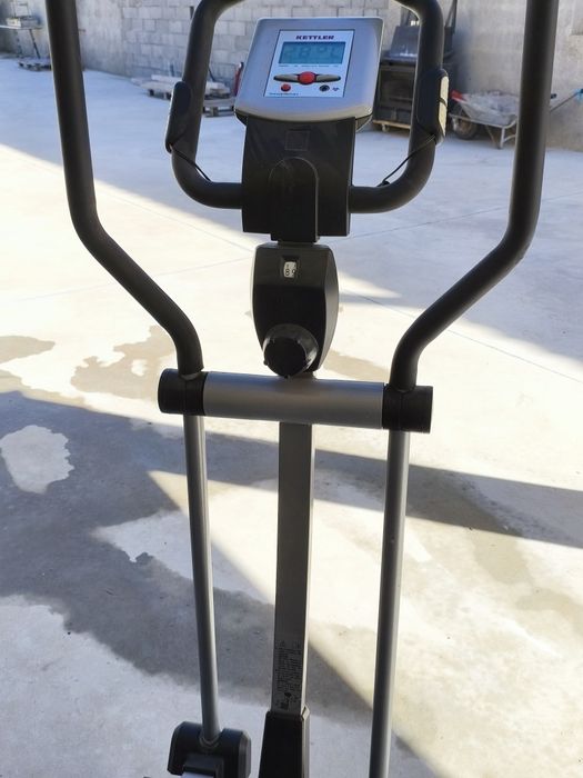 Vendo elíptica com pouco Usó. Maquina KETTELR. modelo xs Vito