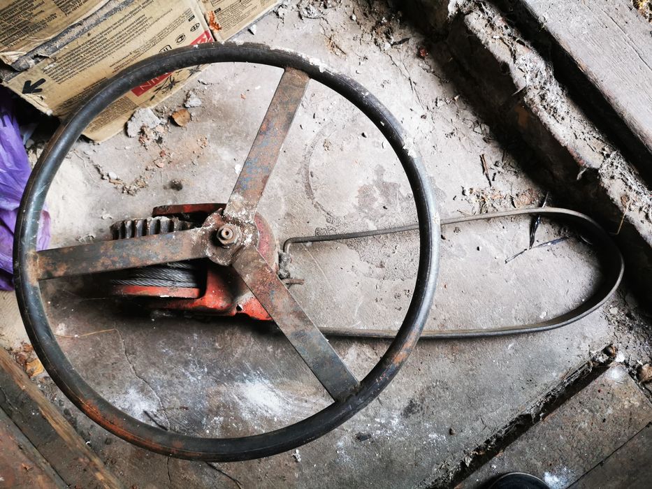 Таль. Лебёдка строительная. Подъёмник для груза.