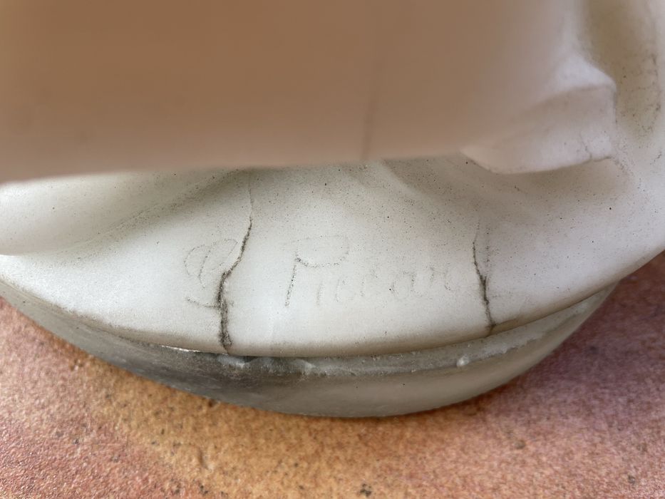 Estátua Antiga em Mármore – Menina com Cordeiro • +150 anos • Assinada