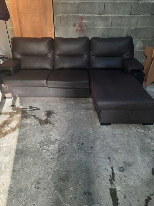 Sofá tipo couro - oferta chuveiro