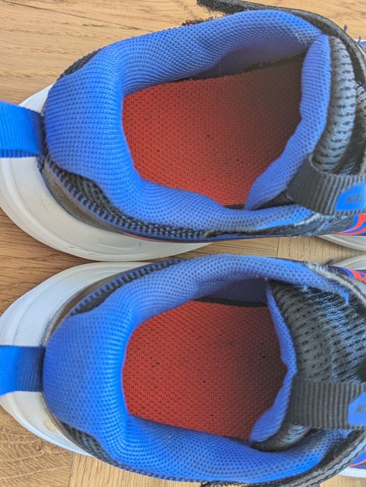 Buty Nike performance cosmic runner rozmiar 28,5