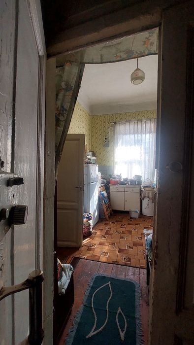 Продам 2-кімнатну квартиру. Пл.Шевченка,5/14.