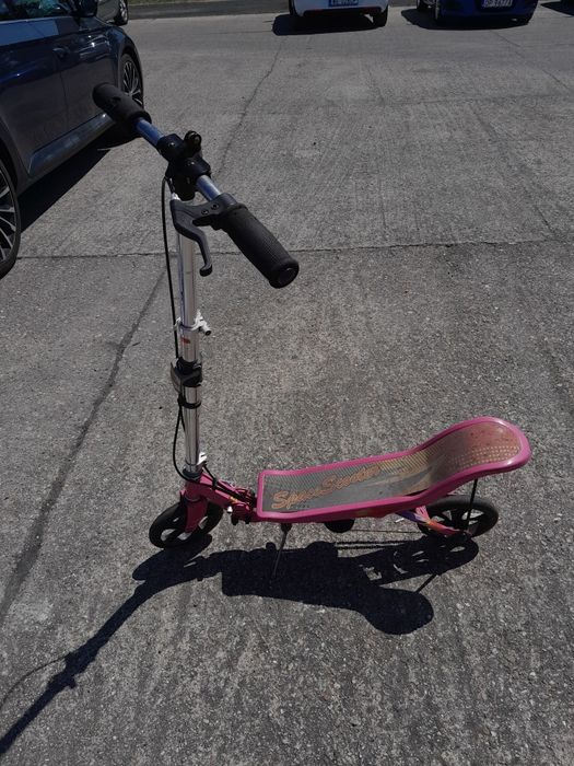 Super hulajnoga napędzana samoistnie