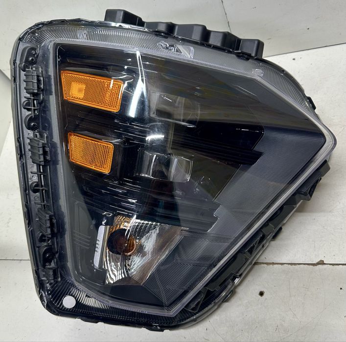 Фара правая Hyundai Kona LED 2024 2025 92102BE020
