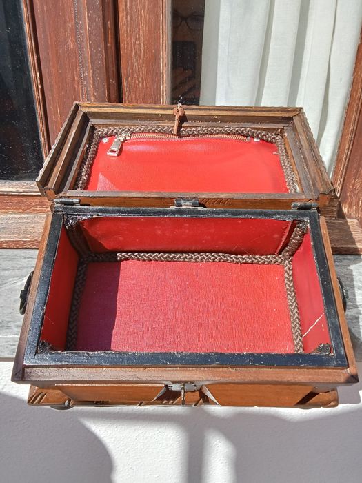 Porta jóias Baú em madeira