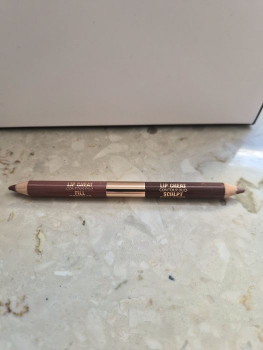 Dwustronna konturówka Charlotte Tilbury Lip Cheat Contour Duo Medium 0,78g
