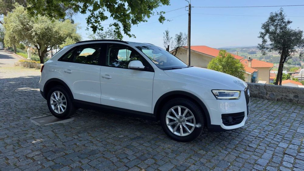 Audi Q3 2.0 TDI Sport / Nacional / Teto de abrir / 1º Registo