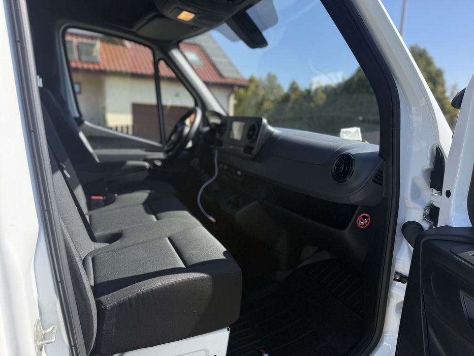 Wypozyczalnia bus wynajem busa auta dostawczego Mercedes Sprinter