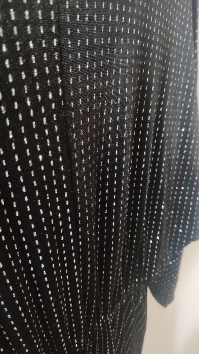 Vestido preto com brilho de festa