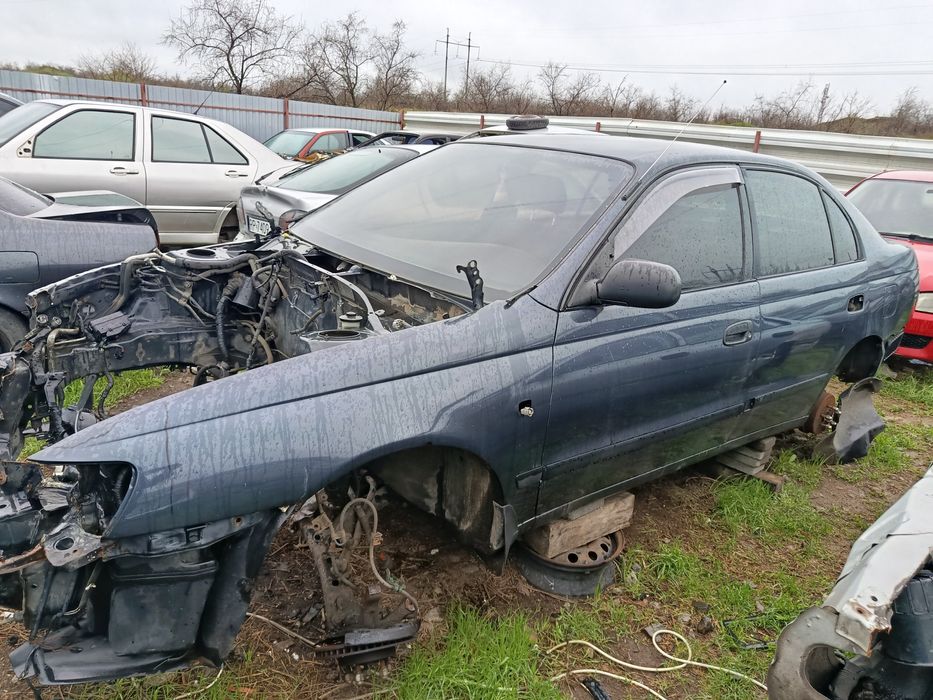 Продам двери TOYOTA CARINA E