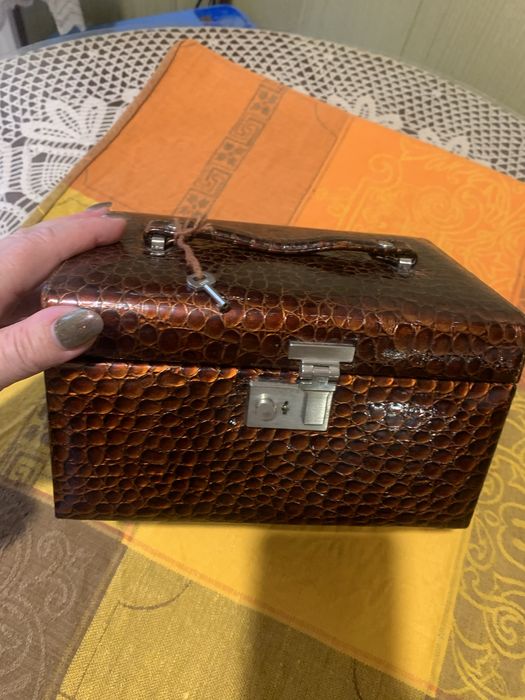 Винтажная шкатулка - саквояж для украшений бренд TERGANкожаная подарок
